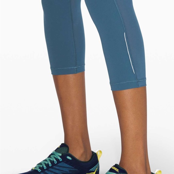 Lululemon hot pursuit HR crop 21” - Picture 4 of 9